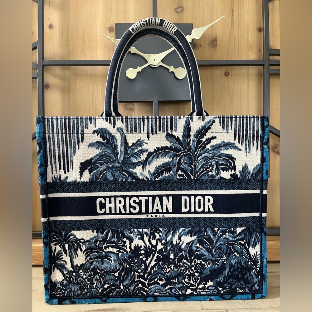 The Dior Book Tote with Palm Trees in large dimension